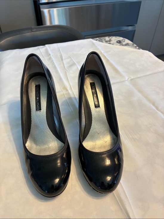 Bandolino Shoes - Bandolino Black Patent Round-Toe Heels